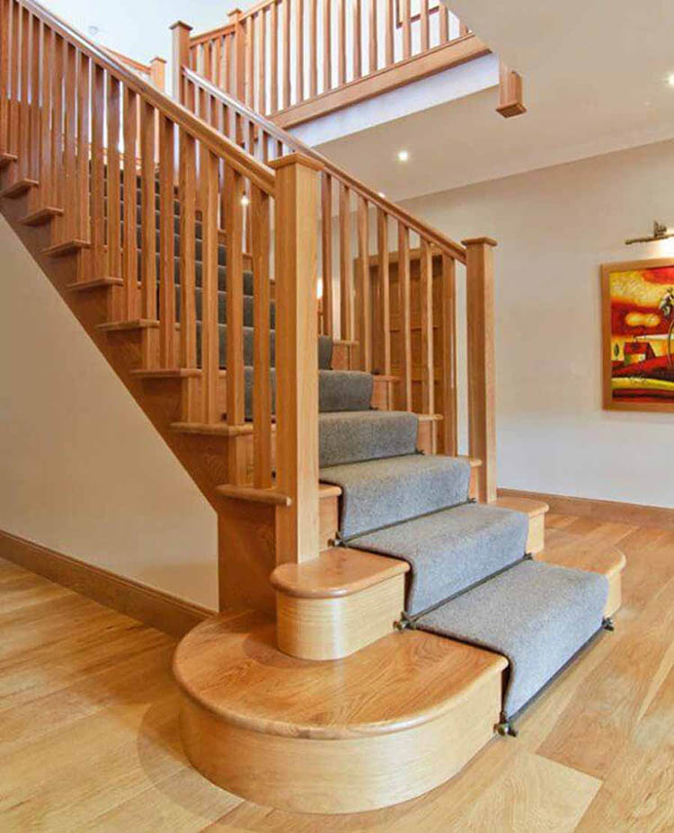 Mẫu cầu thang làm bằng gỗ tự nhiên mang đến cho căn phòng vẻ đẹp sang trọng, hiện đại.